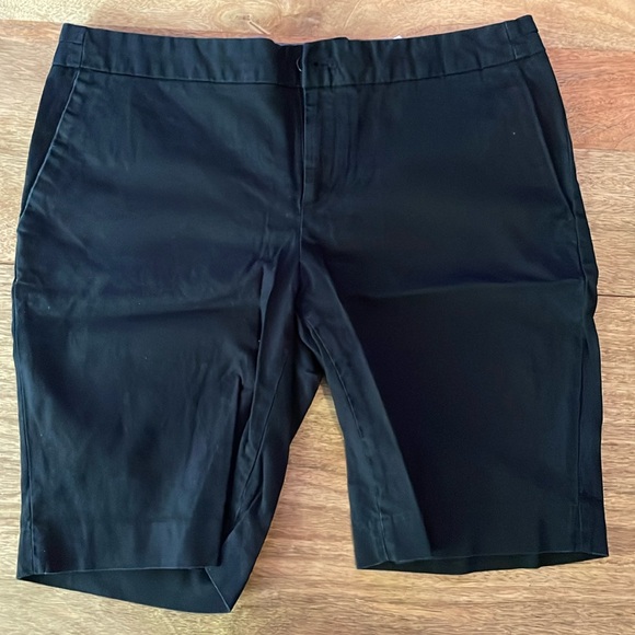 Banana Republic Hampton Fit Black Shorts Sz 10 - Picture 1 of 7